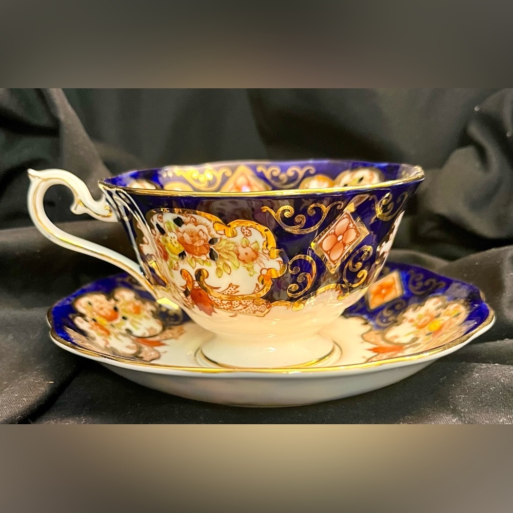 Royal Albert Heirloom Teacup Saucer Set Bone China England Imari Cobalt Gold VTG - Picture 10 of 17